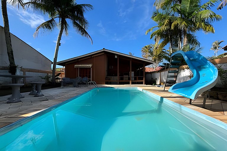 Casa de praia em condomínio com ar-condicionado e piscina