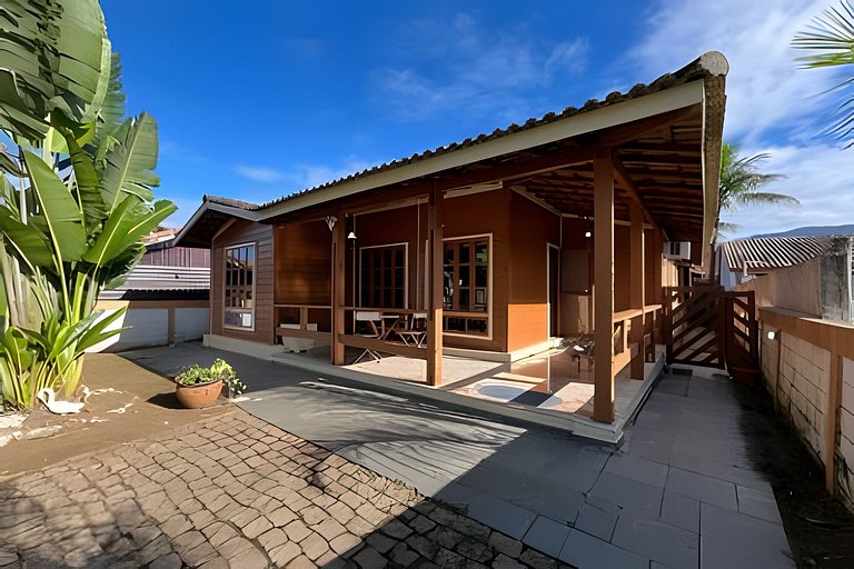 Casa de praia em condomínio com ar-condicionado e piscina