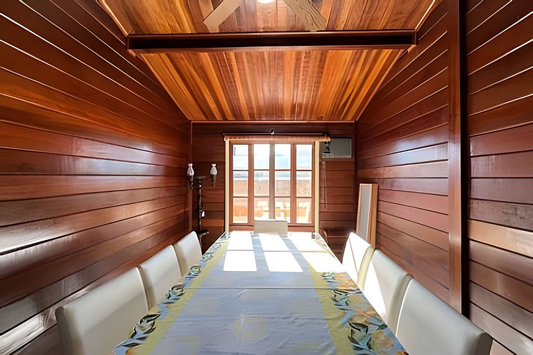 Linda casa de madeira de Ley, Terreno inteiro.