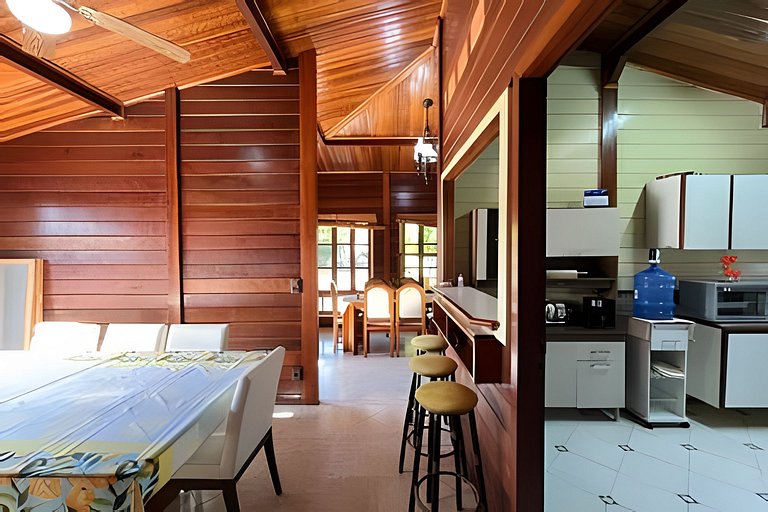 Casa de praia em condomínio com ar-condicionado e piscina