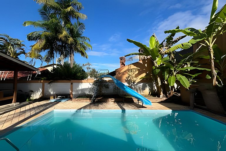 Casa de praia em condomínio com ar-condicionado e piscina