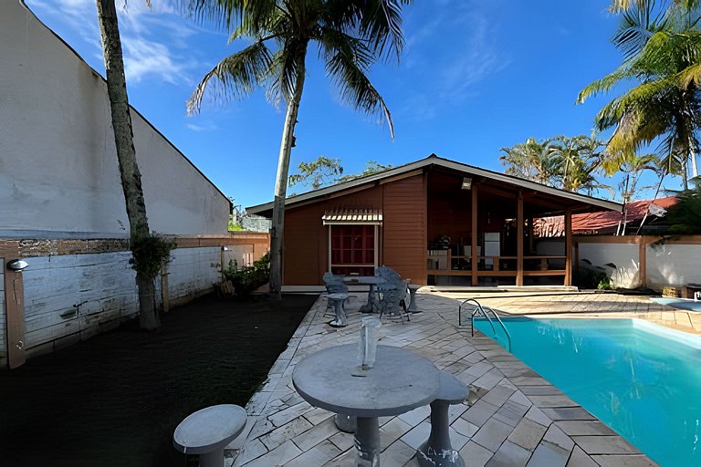 Casa de praia em condomínio com ar-condicionado e piscina