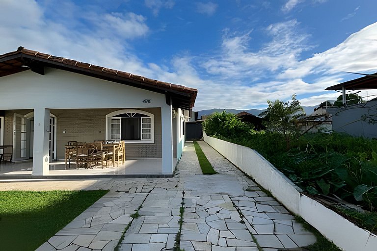 Casa de praia em Condomínio, Ar e Piscina c/ Hidro