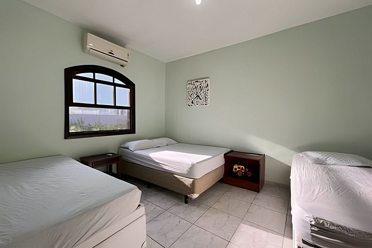 Casa de praia em Condomínio, Ar e Piscina c/ Hidro