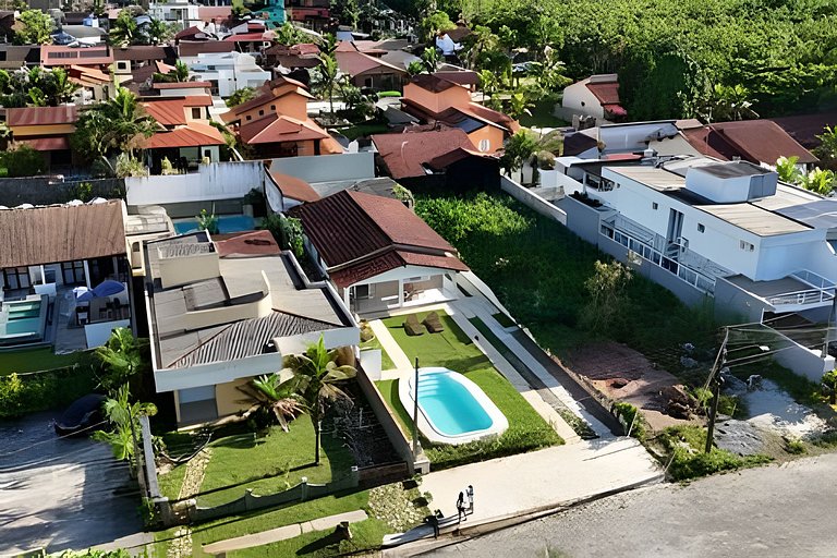 Casa de praia em Condomínio, Ar e Piscina c/ Hidro