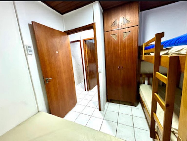 Casa na praia em condomínio com piscina e ar-condicionado