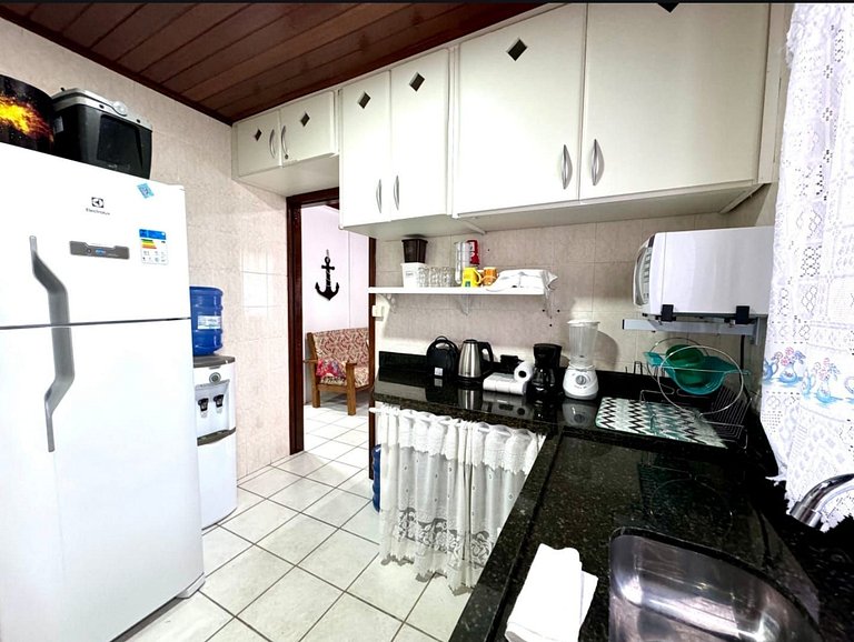 Casa na praia em condomínio com piscina e ar-condicionado