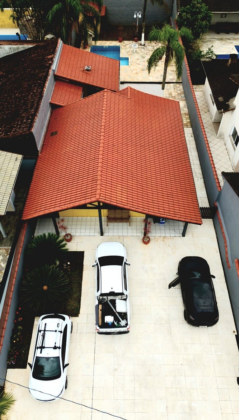 Casa na praia em condomínio com piscina e ar-condicionado