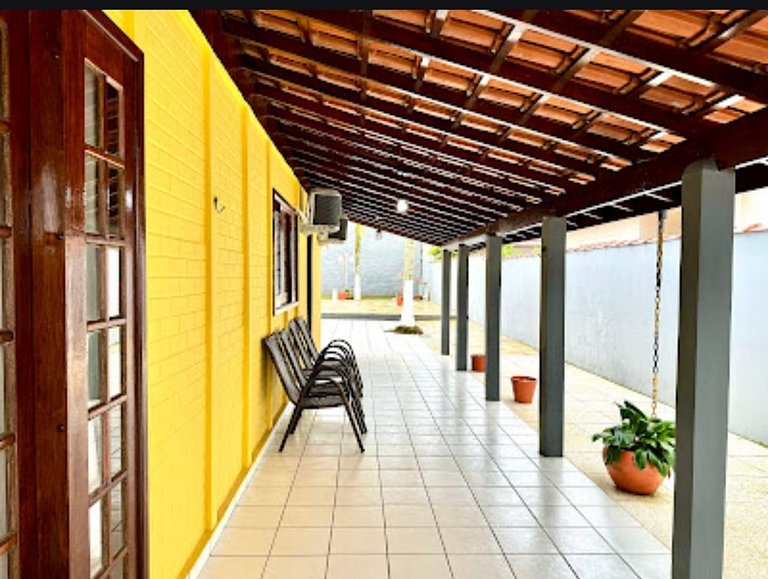 Casa na praia em condomínio com piscina e ar-condicionado