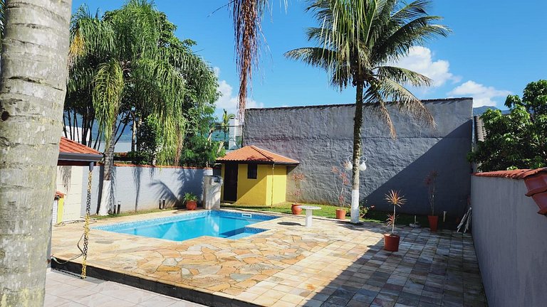 Casa na praia em condomínio com piscina e ar-condicionado