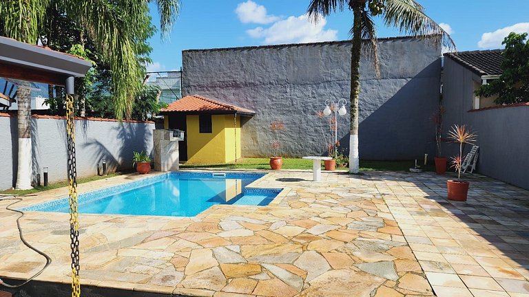 Casa na praia em condomínio com piscina e ar-condicionado