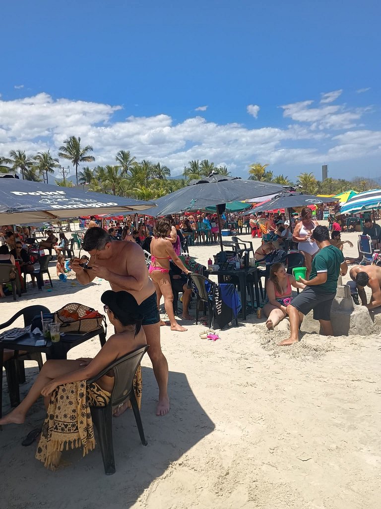 Casa na praia em condomínio com piscina e ar-condicionado