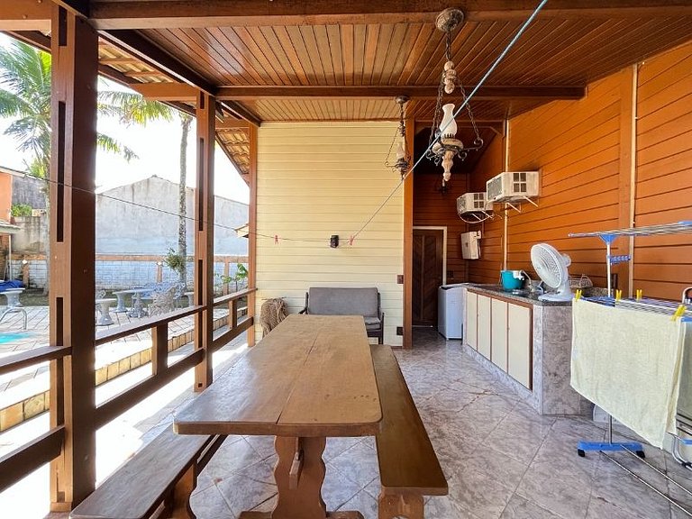 Casa de praia em condomínio com ar-condicionado e piscina