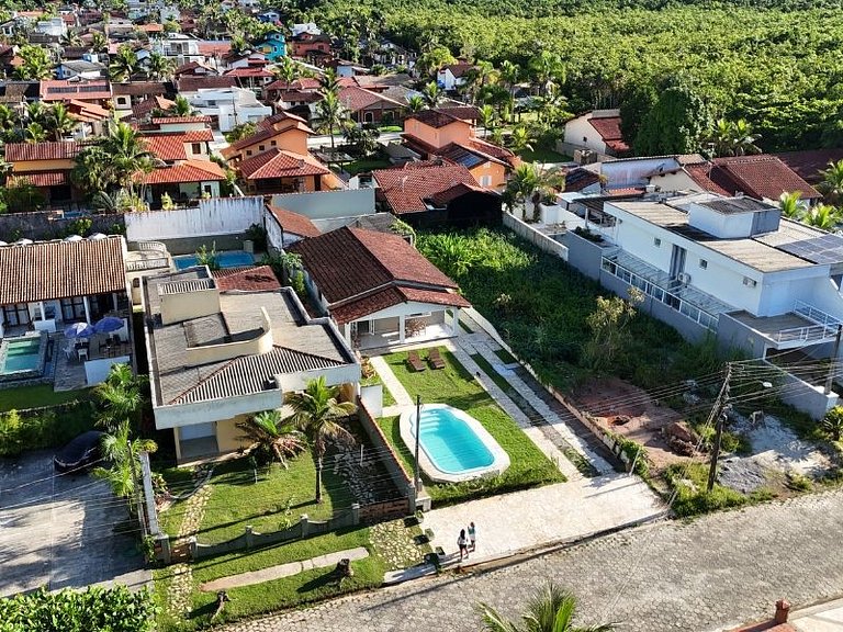 Casa de praia em Condomínio, Ar e Piscina c/ Hidro