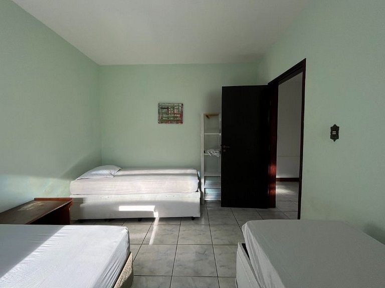 Casa de praia em Condomínio, Ar e Piscina c/ Hidro