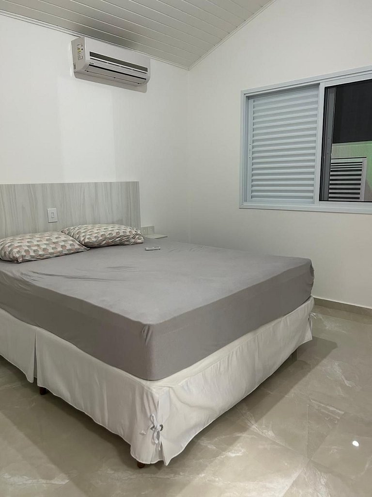 Casa na Praia com Piscina Aquecida em Condominio