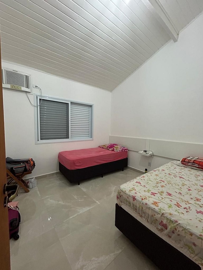 Casa na Praia com Piscina Aquecida em Condominio