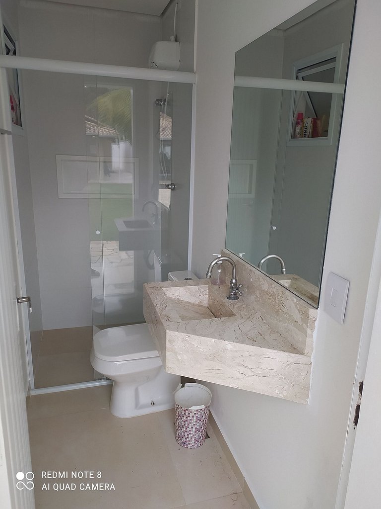 Casa na Praia com Piscina Aquecida em Condominio