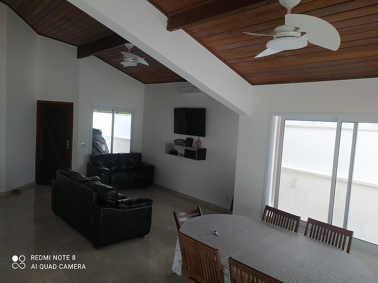 Casa na Praia com Piscina Aquecida em Condominio