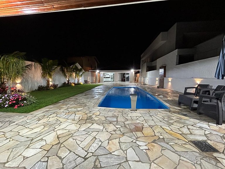 Casa na Praia com Piscina Aquecida em Condominio