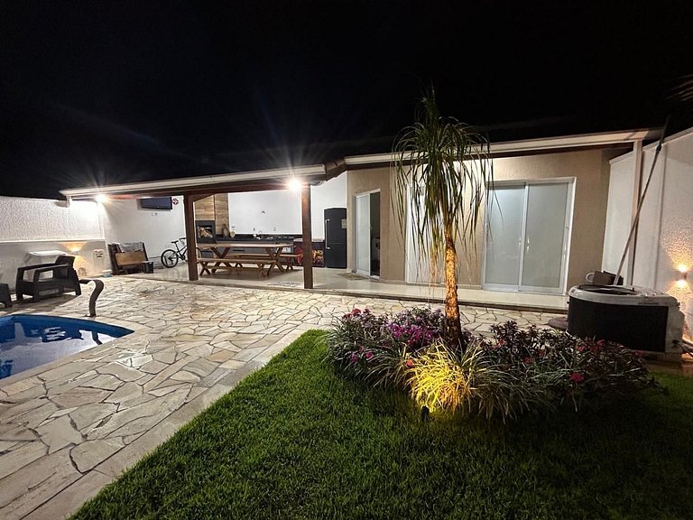 Casa na Praia com Piscina Aquecida em Condominio