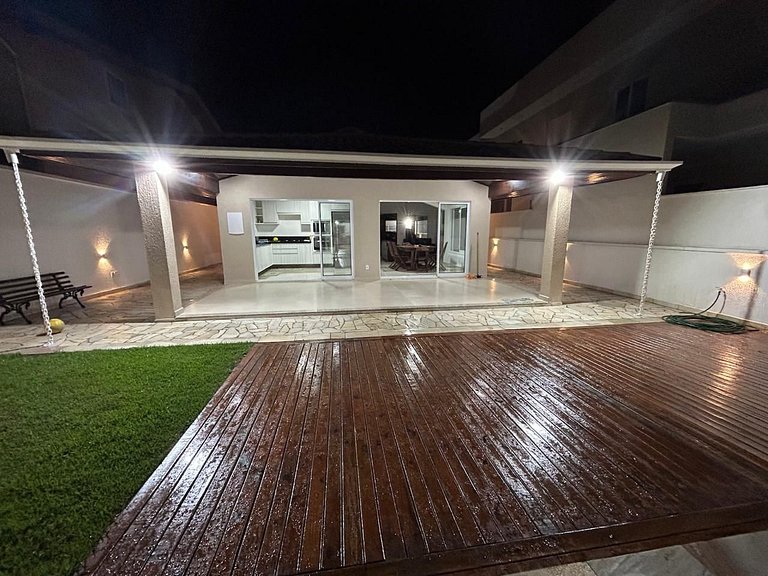 Casa na Praia com Piscina Aquecida em Condominio