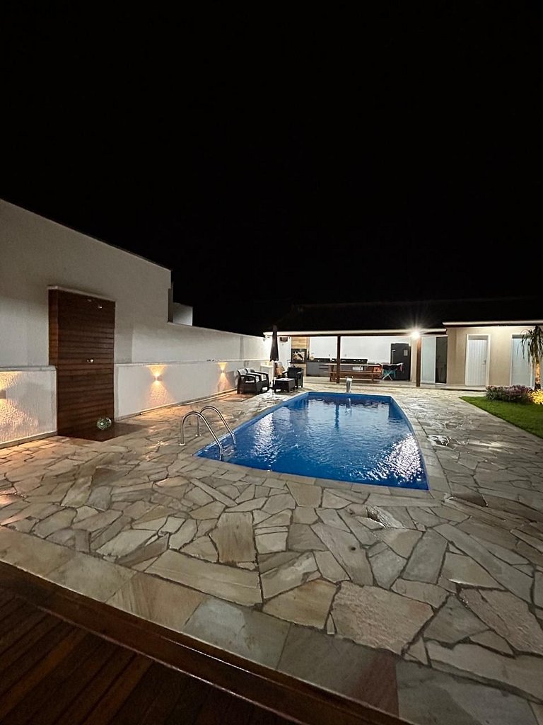 Casa na Praia com Piscina Aquecida em Condominio