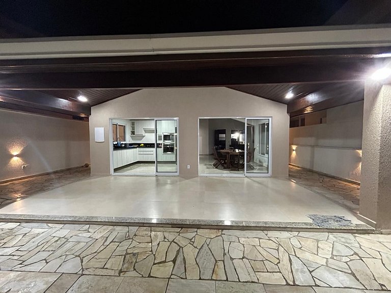 Casa na Praia com Piscina Aquecida em Condominio