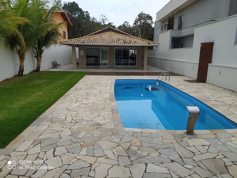 Casa na Praia com Piscina Aquecida em Condominio