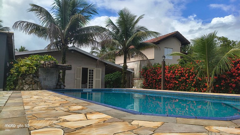 Casa Aconchegante na Praia com Piscina em Cond.