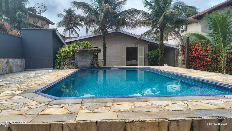 Casa Aconchegante na Praia com Piscina em Cond.