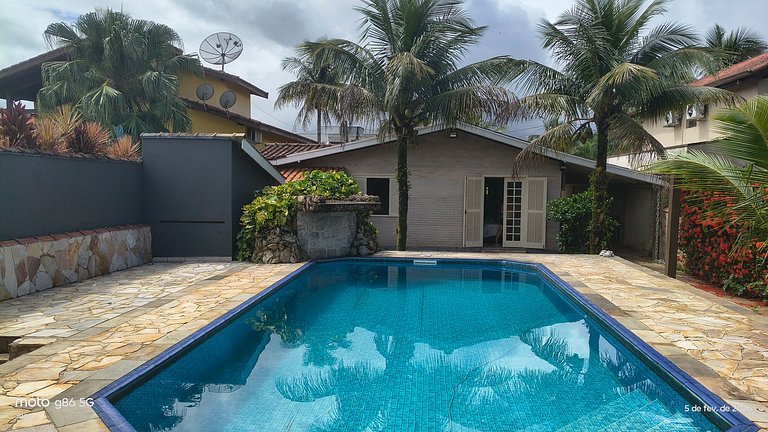 Casa Aconchegante na Praia com Piscina em Cond.