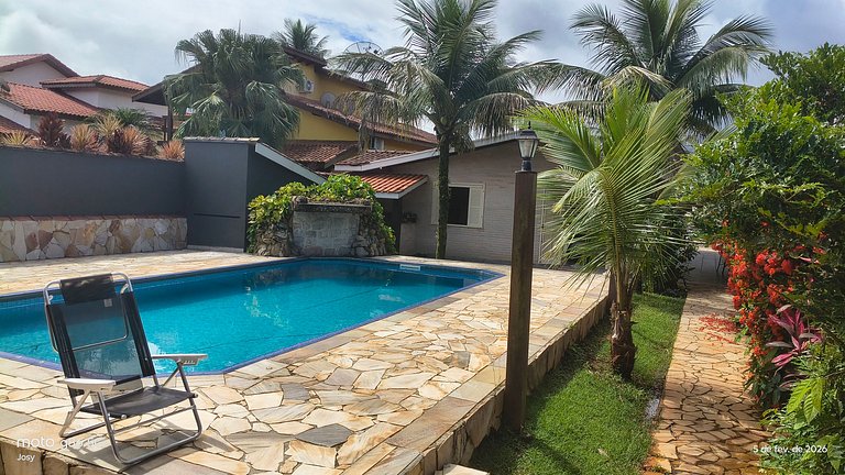 Casa Aconchegante na Praia com Piscina em Cond.