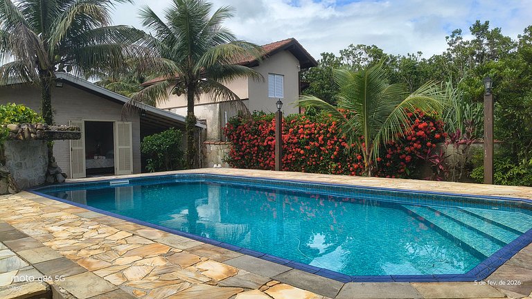 Casa Aconchegante na Praia com Piscina em Cond.