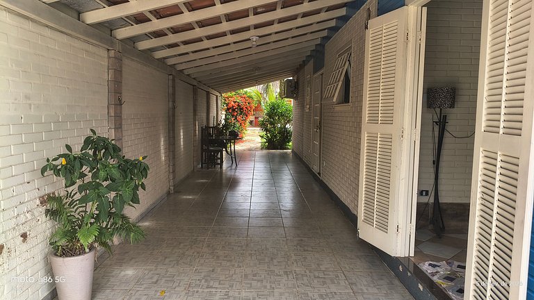 Casa Aconchegante na Praia com Piscina em Cond.