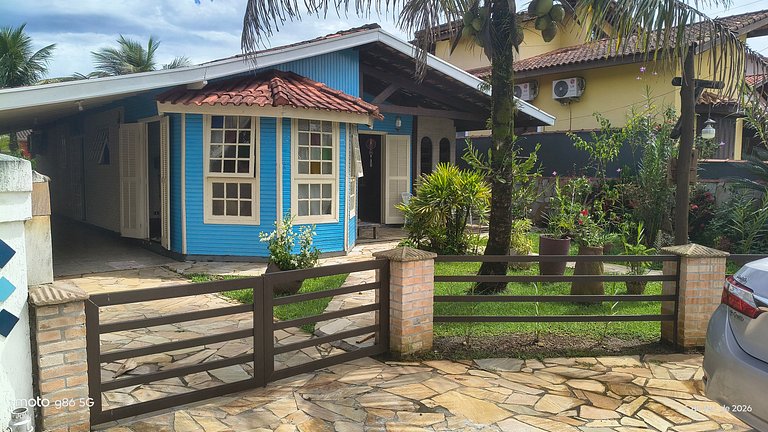 Casa Aconchegante na Praia com Piscina em Cond.