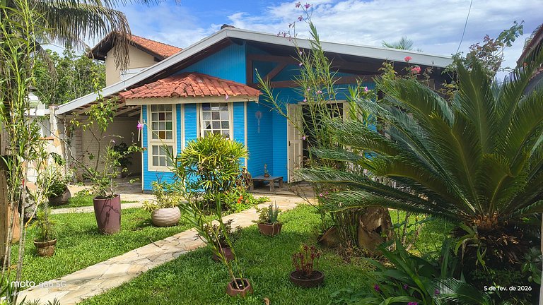 Casa Aconchegante na Praia com Piscina em Cond.
