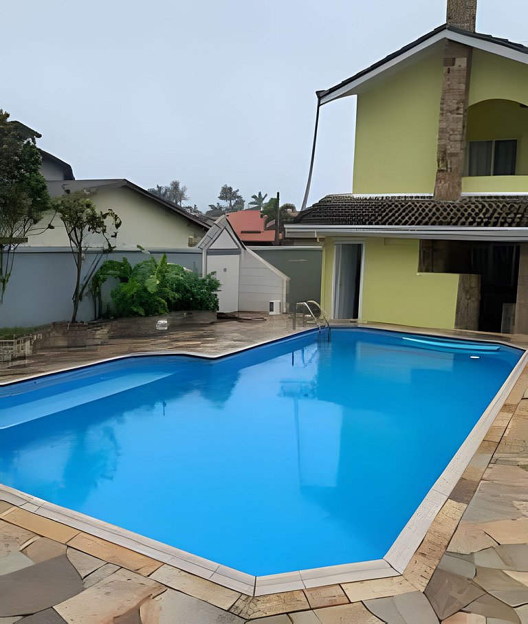 Bela Casa C/Piscina no Condomínio Morada da Praia