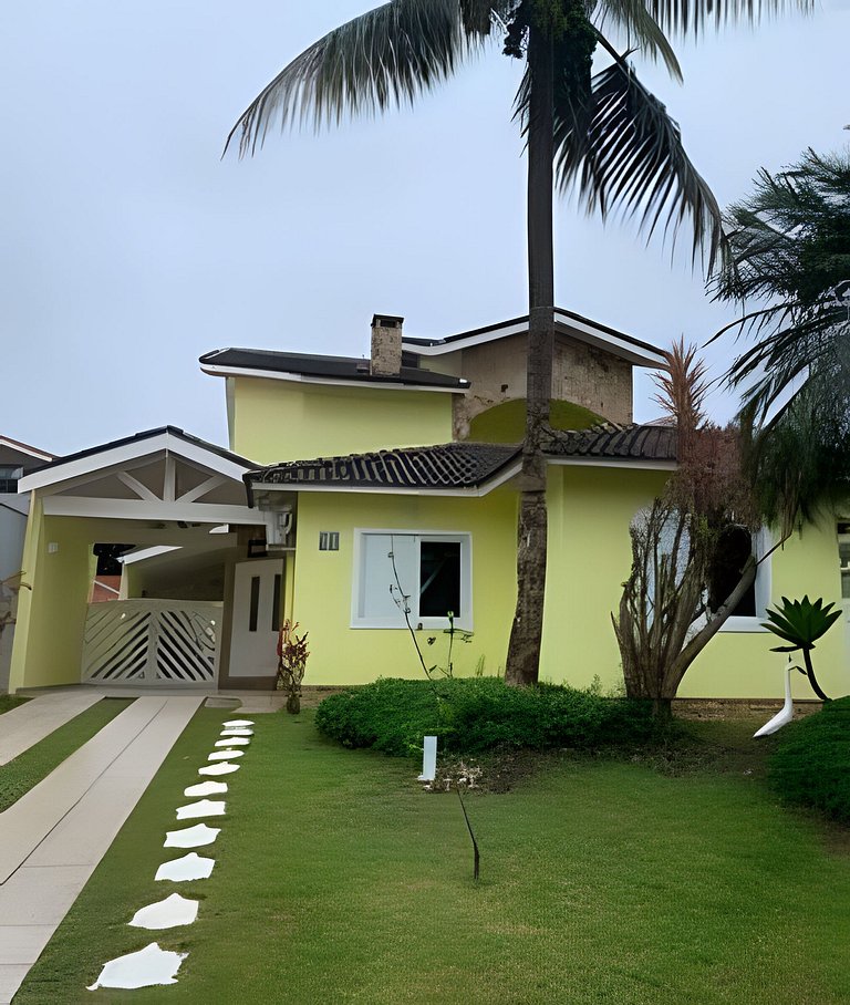 Bela Casa C/Piscina no Condomínio Morada da Praia