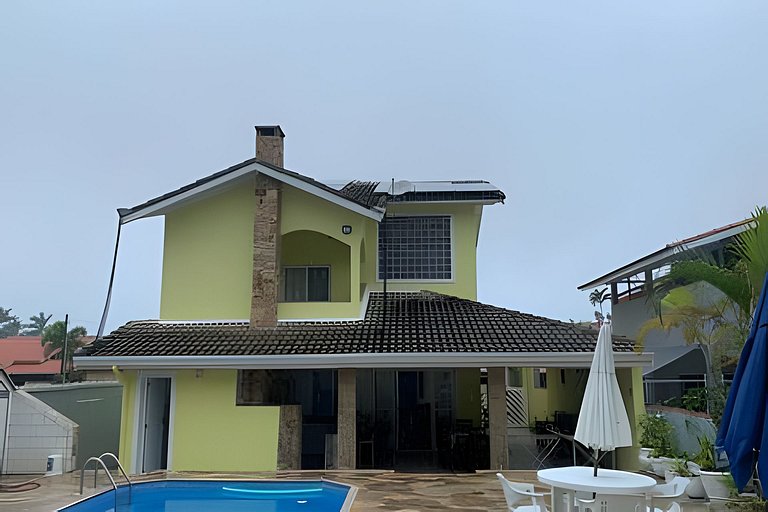 Bela Casa C/Piscina no Condomínio Morada da Praia