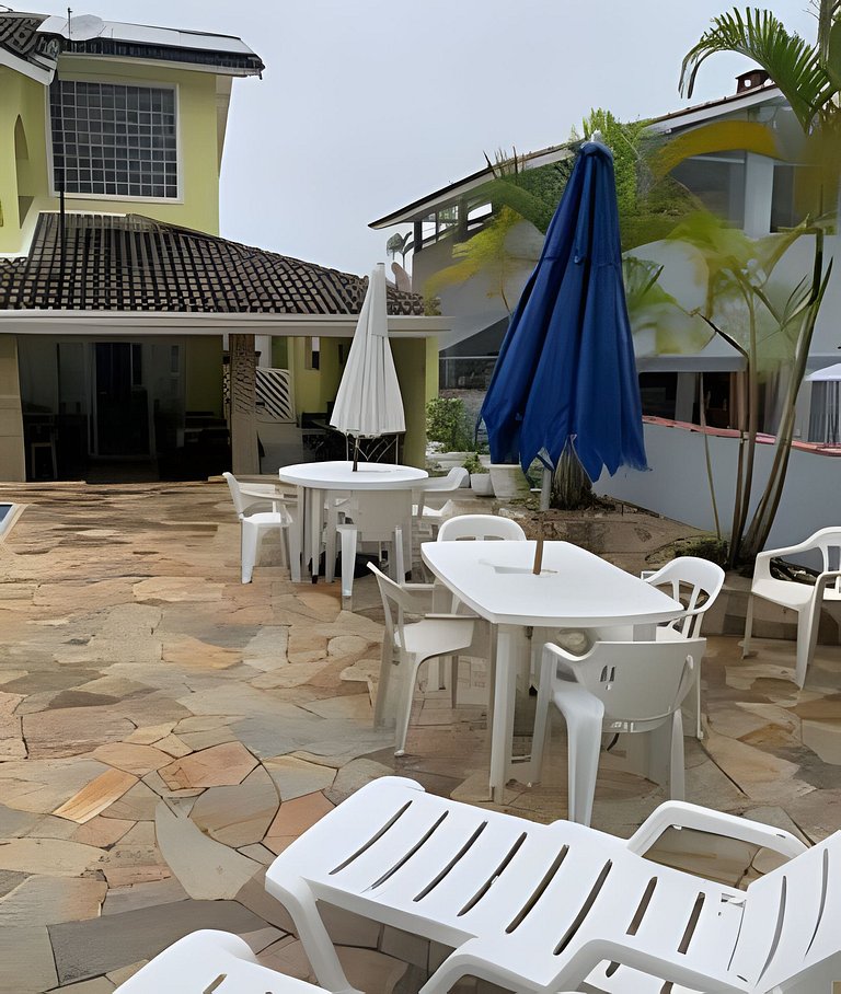 Bela Casa C/Piscina no Condomínio Morada da Praia