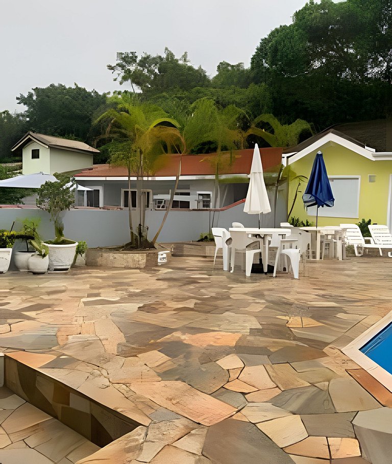 Bela Casa C/Piscina no Condomínio Morada da Praia