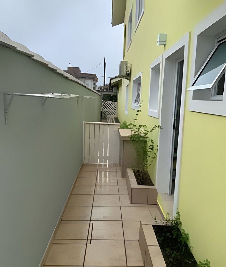 Bela Casa C/Piscina no Condomínio Morada da Praia