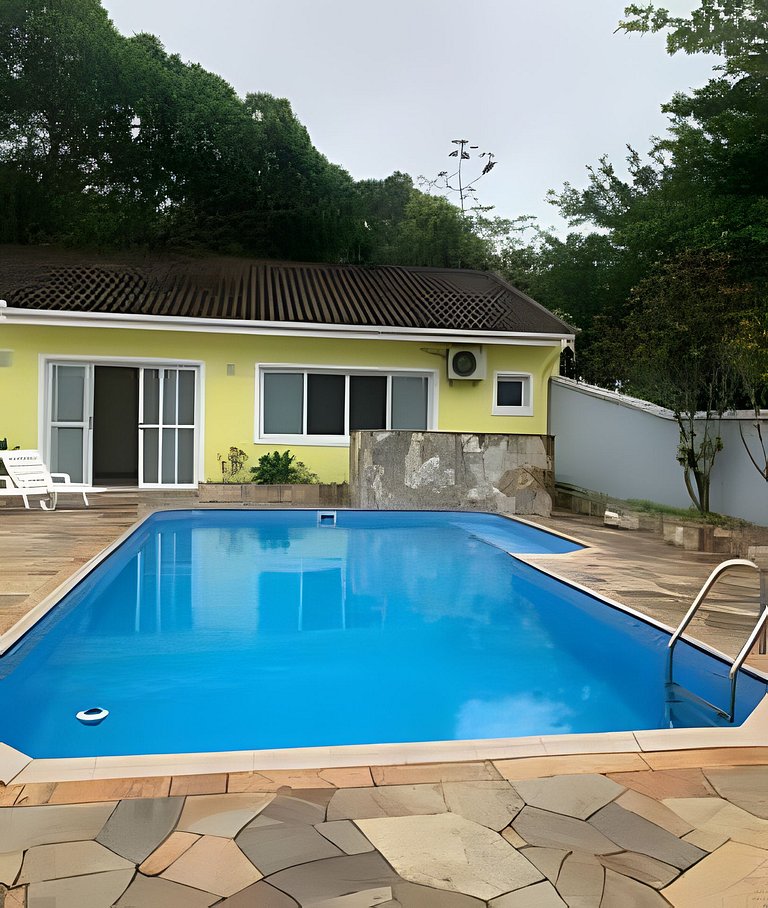 Bela Casa C/Piscina no Condomínio Morada da Praia