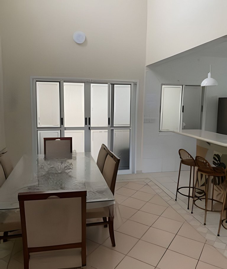 Bela Casa C/Piscina no Condomínio Morada da Praia