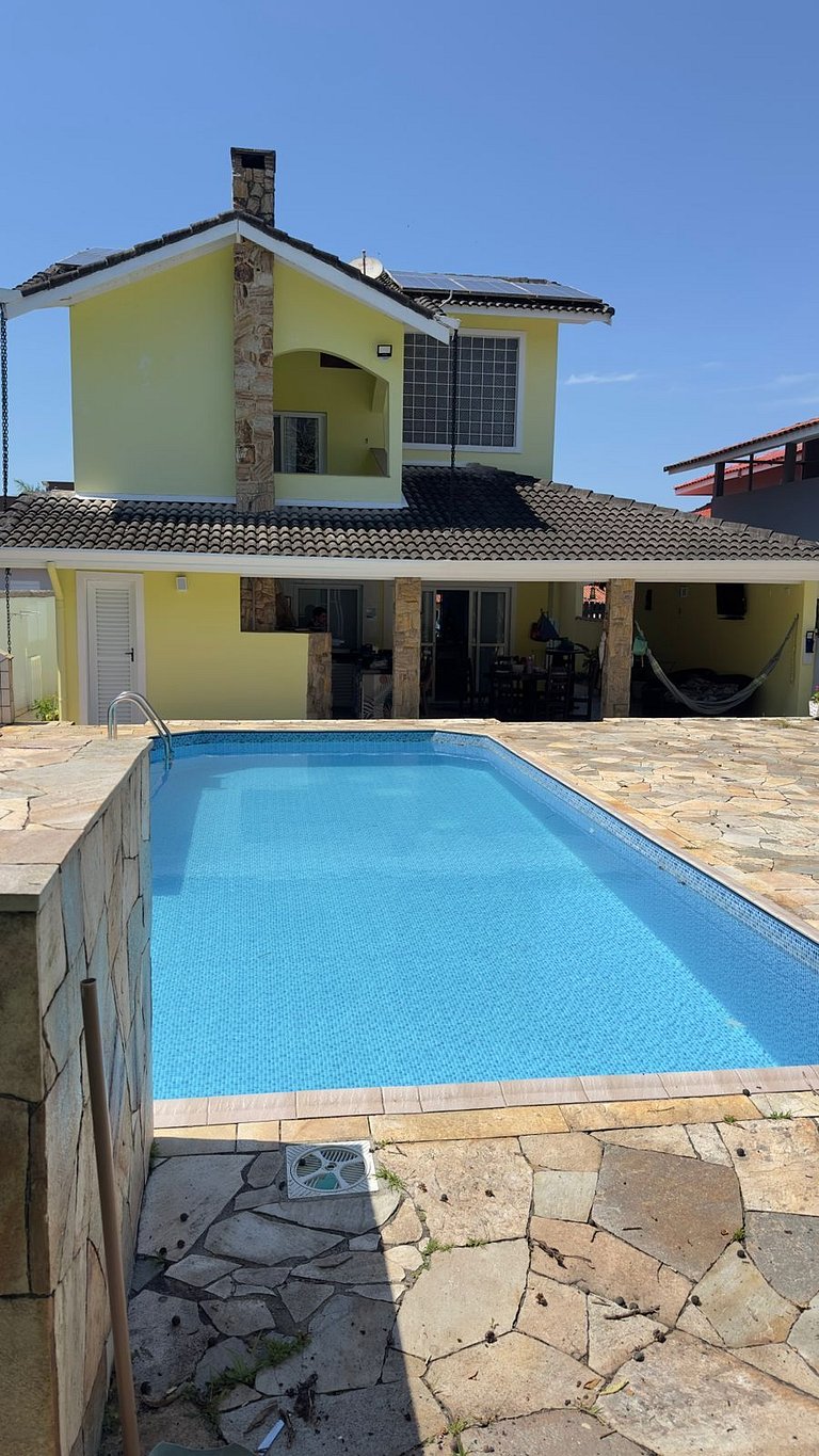 Bela Casa C/Piscina no Condomínio Morada da Praia