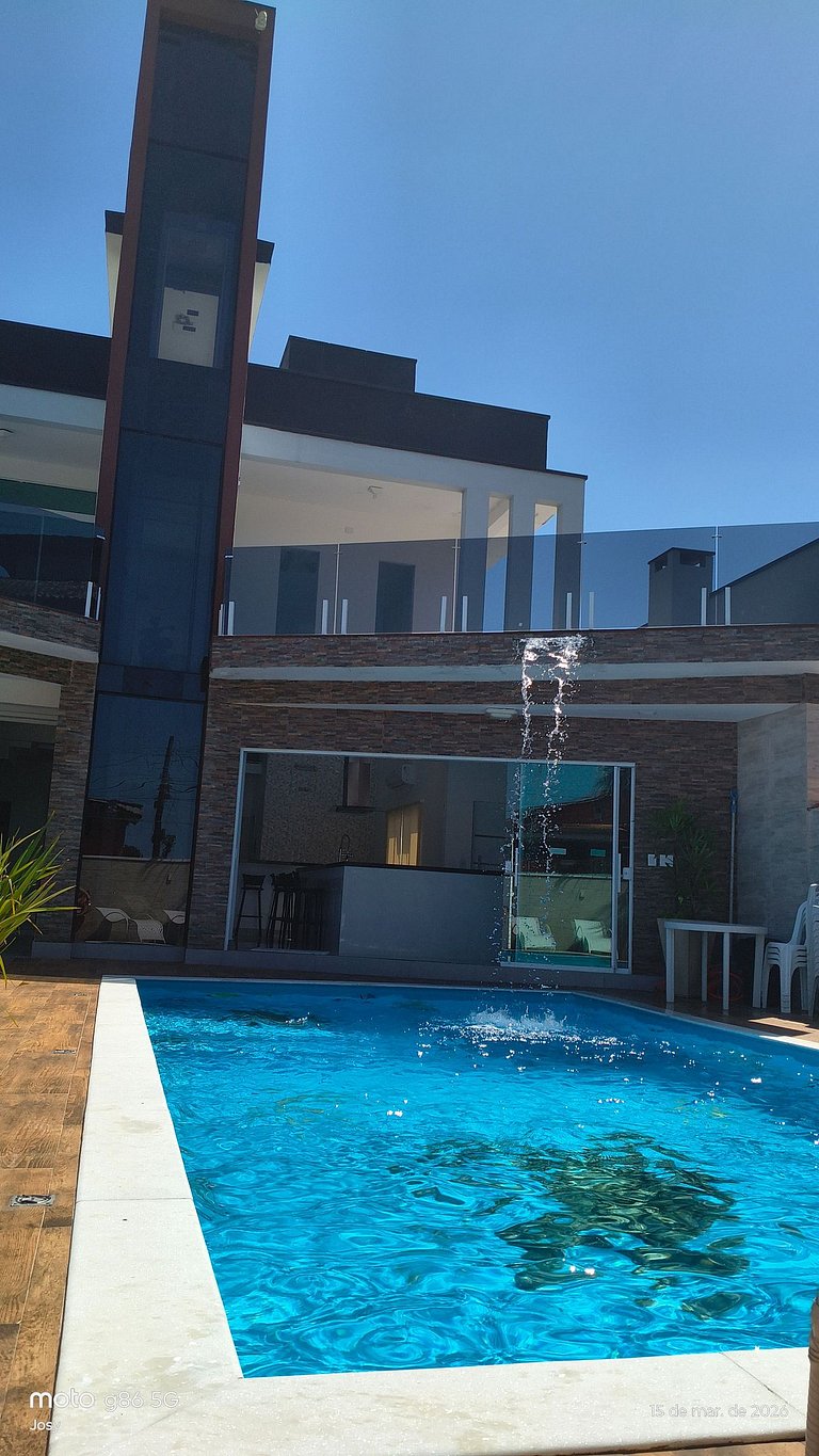 Casa Asobradada,(triplex) 5 suites